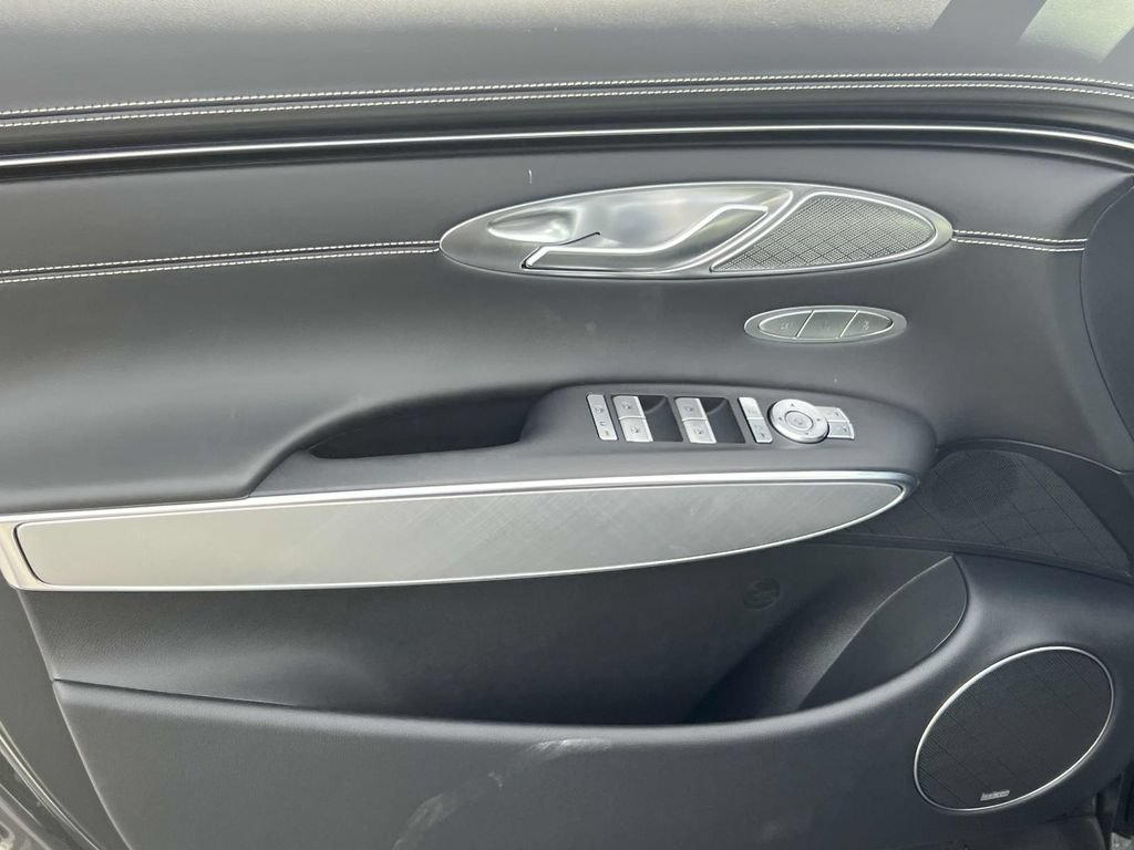 New 2025 Genesis Electrified GV70 w/ Prestige Package AWD/4WD image 15