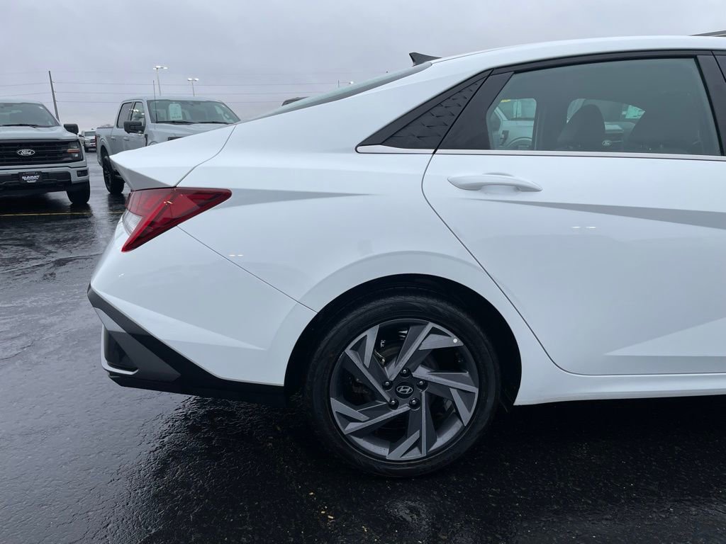 Used 2025 Hyundai Elantra SEL FWD image 30