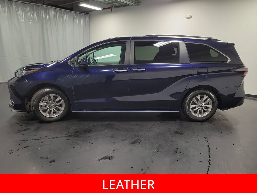 Used 2024 Toyota Sienna XLE AWD/4WD image 5