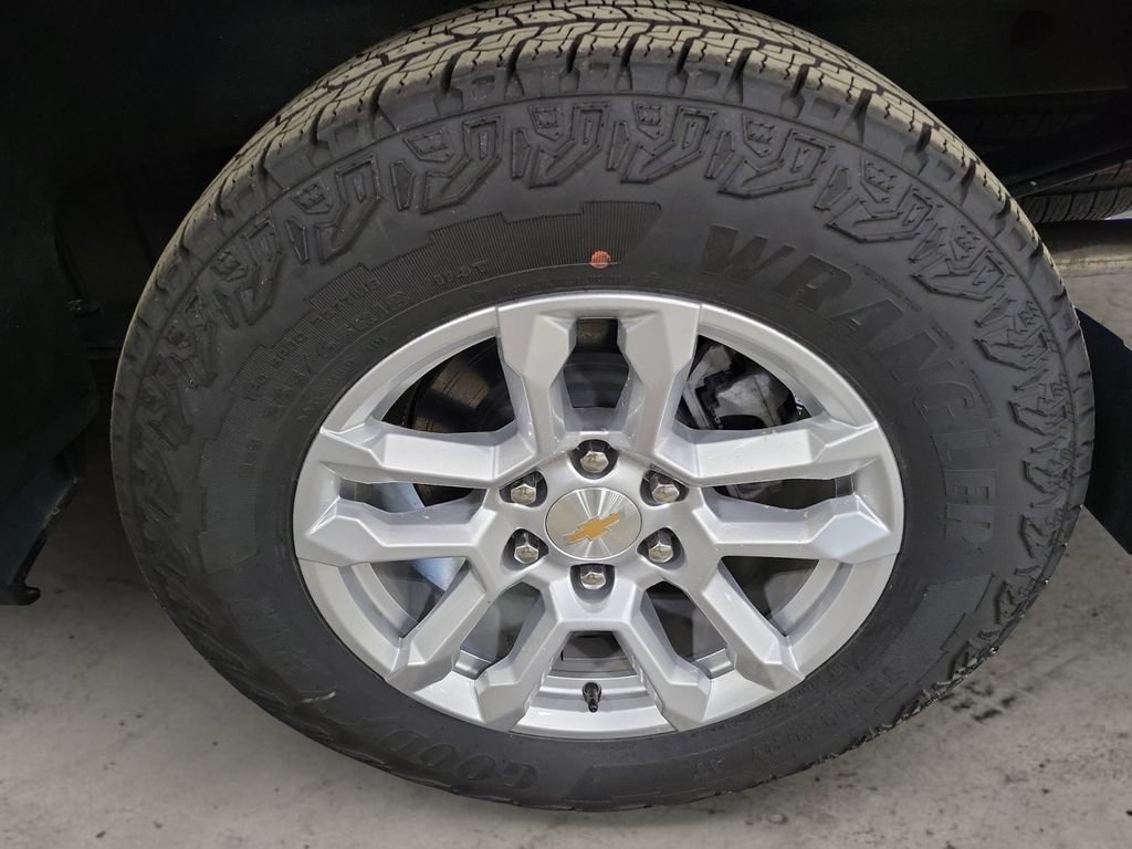 Used 2025 Chevrolet Silverado 1500 LT AWD/4WD image 10