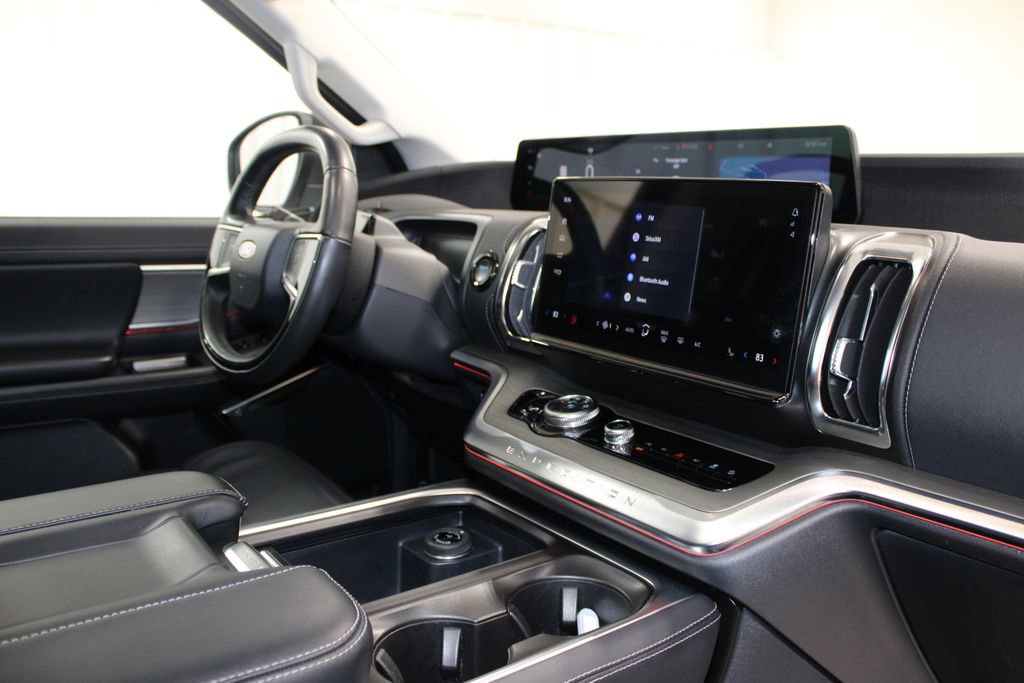 Used 2025 Ford Expedition Platinum image 41