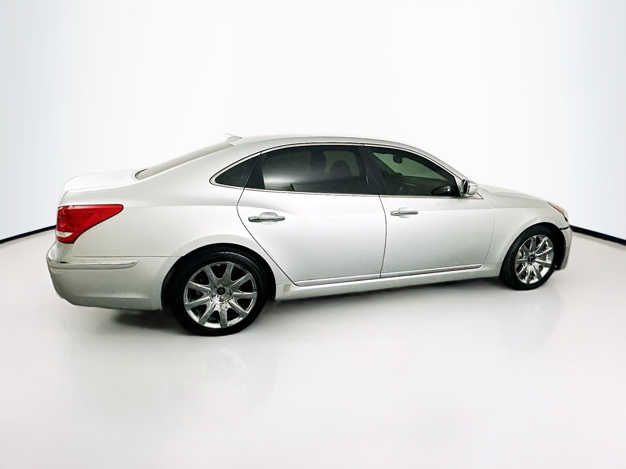 Used 2012 Hyundai Equus Signature RWD image 10