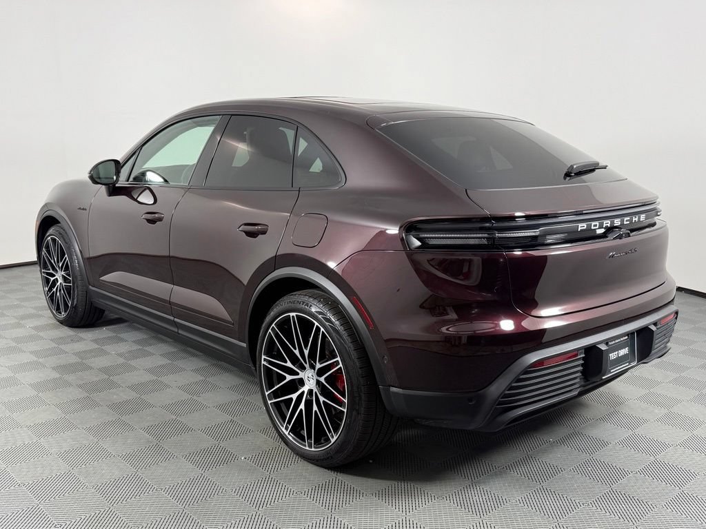 Certified 2025 Porsche Macan 4S Electric AWD/4WD image 3