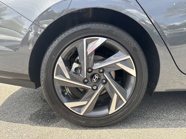 Certified 2025 Hyundai Elantra SEL FWD image 17