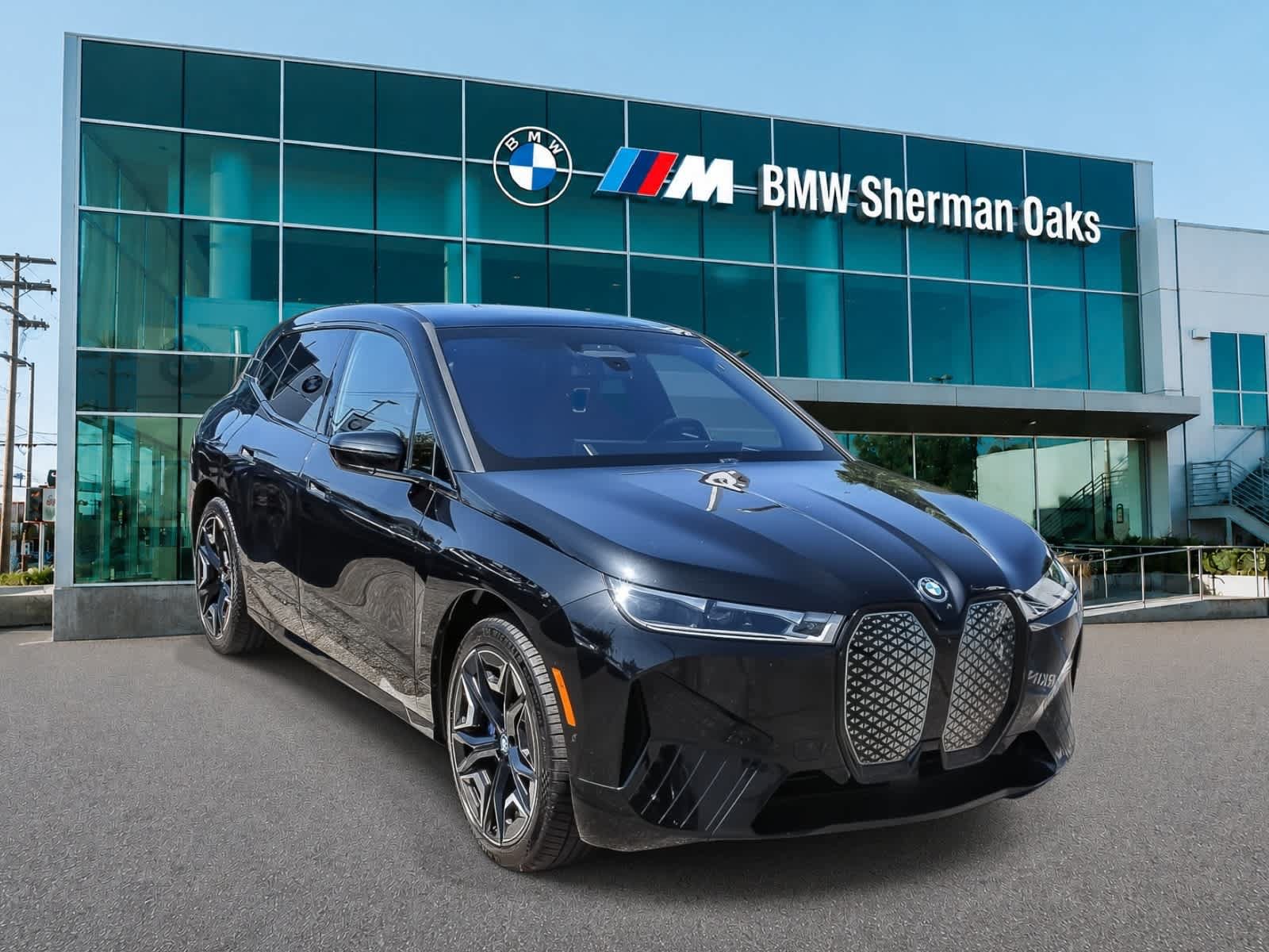 Used 2024 BMW iX xDrive50 w/ Premium Package AWD/4WD image 3