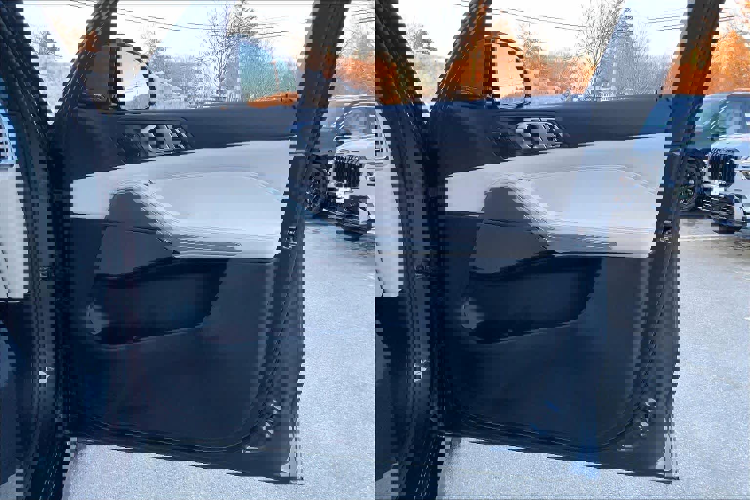 Used 2019 BMW X5 xDrive50i w/ M Sport Package image 23