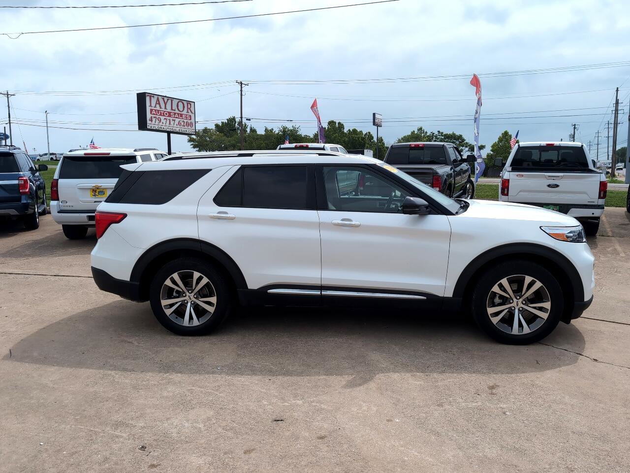 Used 2020 Ford Explorer Platinum w/ Premium Technology Package image 4