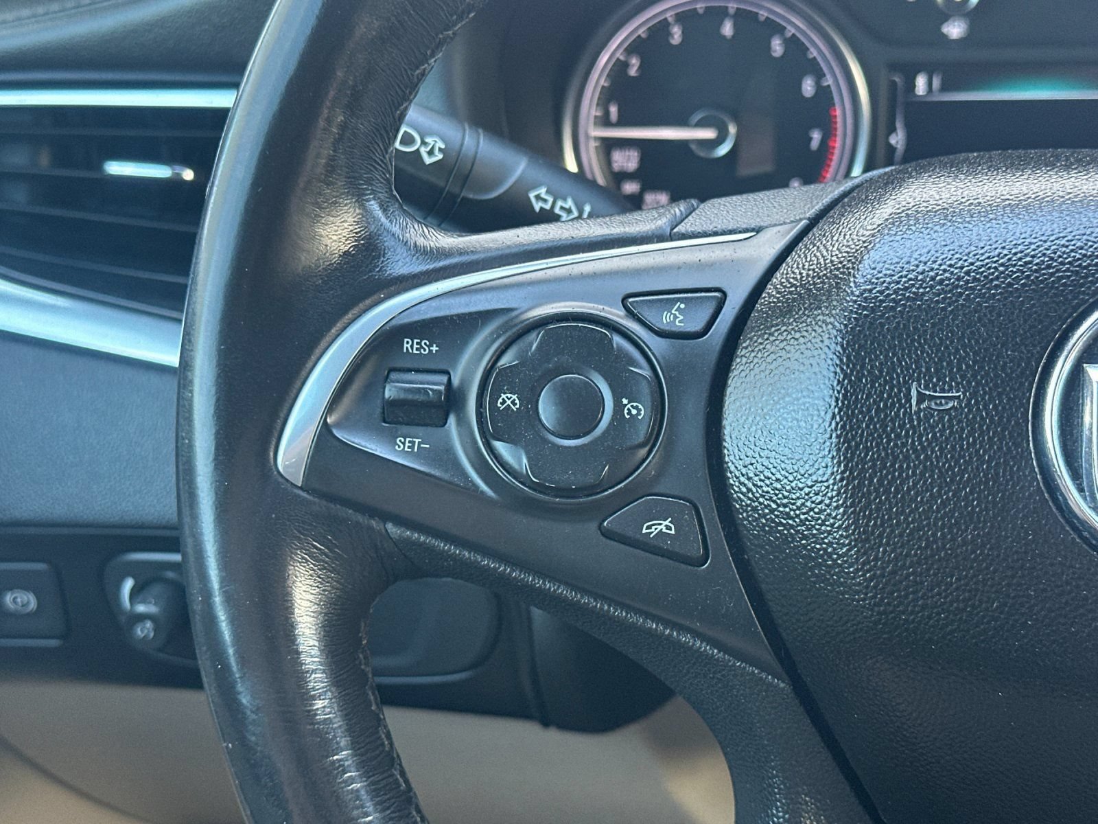 Used 2019 Buick Enclave Essence w/ LPO, Luxury Package AWD/4WD image 29