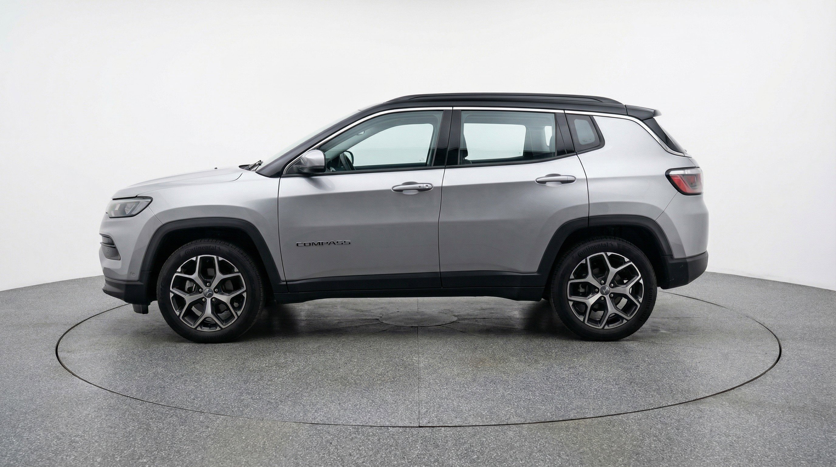 Used 2025 Jeep Compass Limited image 5