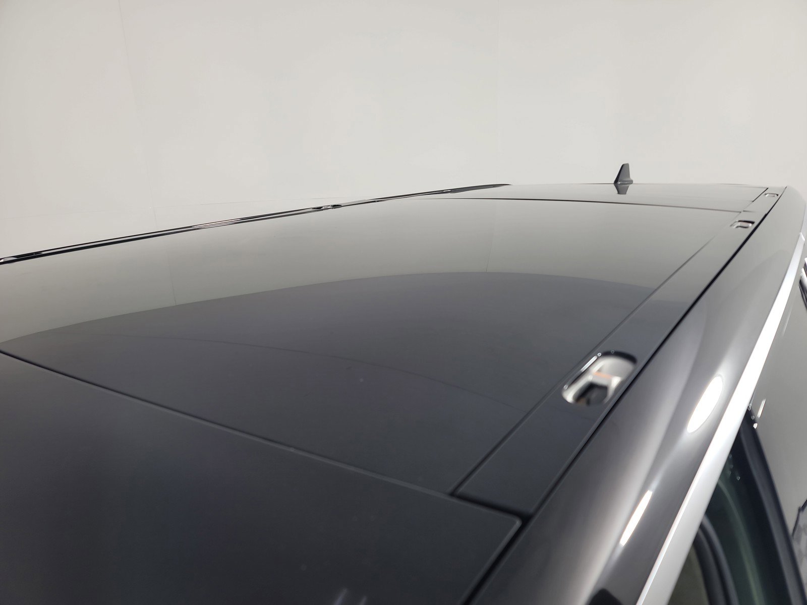 Used 2023 Rivian R1S Adventure AWD/4WD image 13