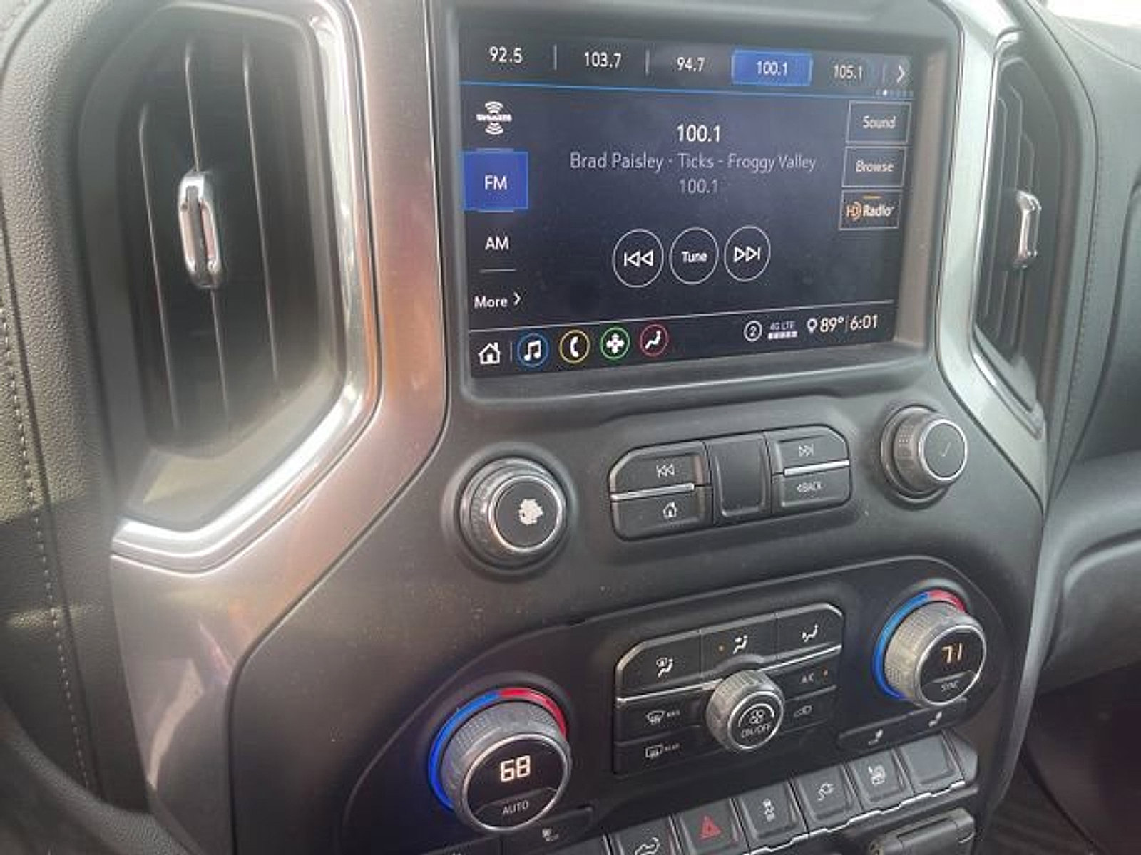 Used 2020 Chevrolet Silverado 1500 LT w/ All-Star Edition image 14