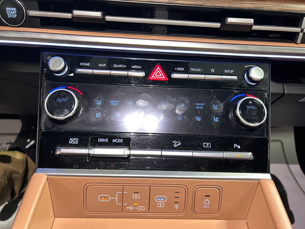 Used 2025 Hyundai Santa Fe Limited image 17