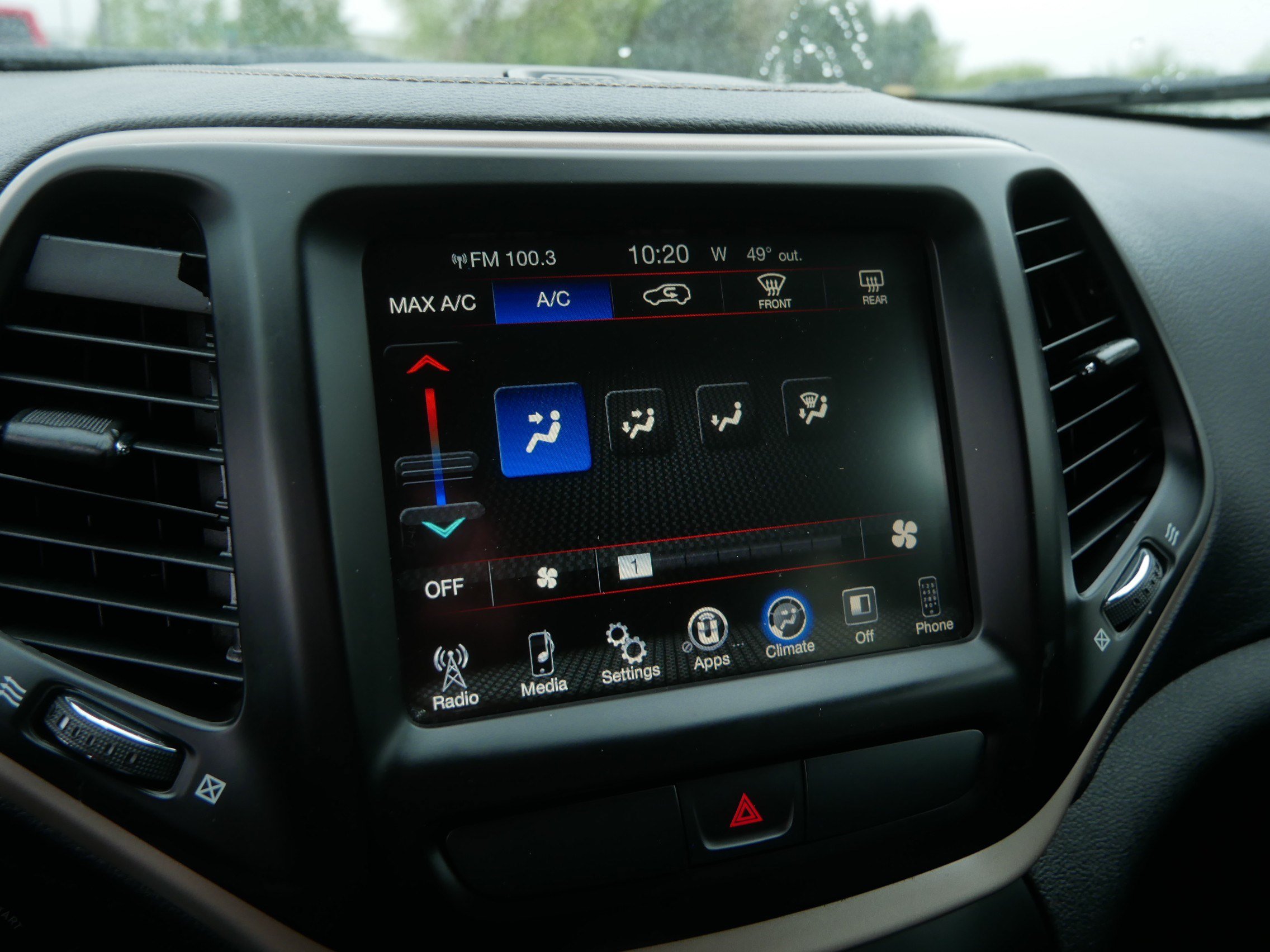 Used 2017 Jeep Cherokee Latitude AWD/4WD image 30