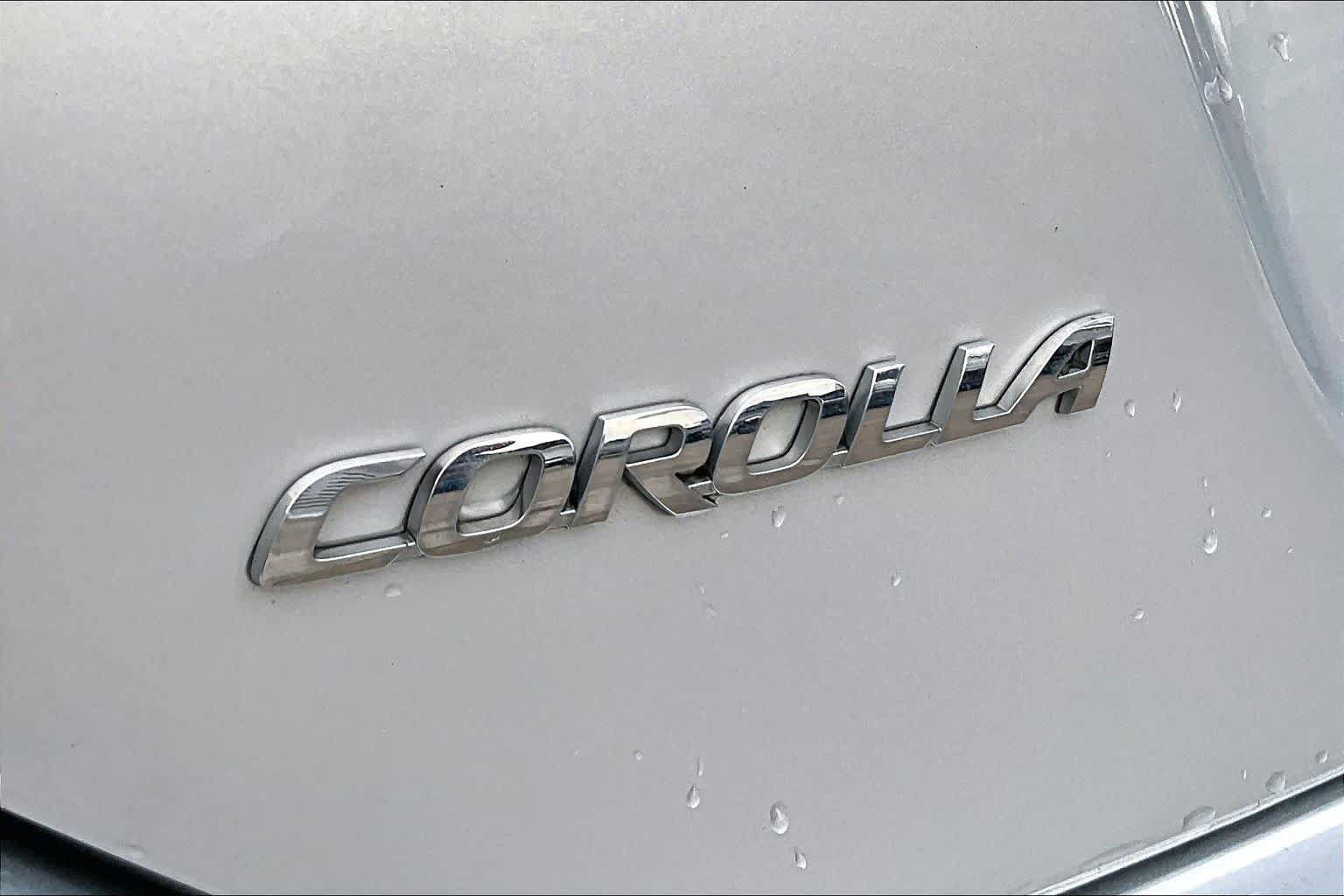 Used 2018 Toyota Corolla LE FWD image 30