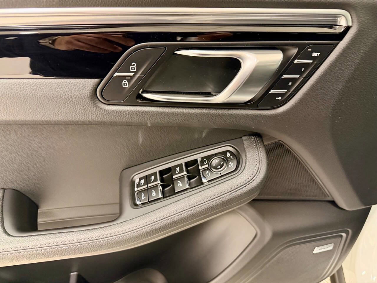 Used 2021 Porsche Macan image 32