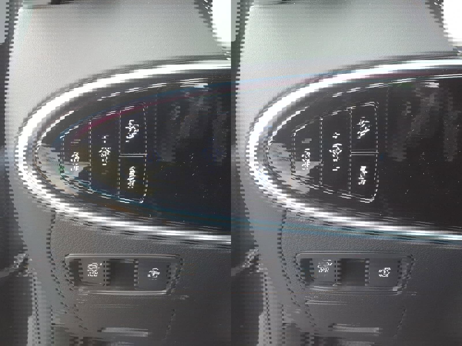 Used 2023 Genesis GV70 2.5T w/ Sport Prestige Package image 13