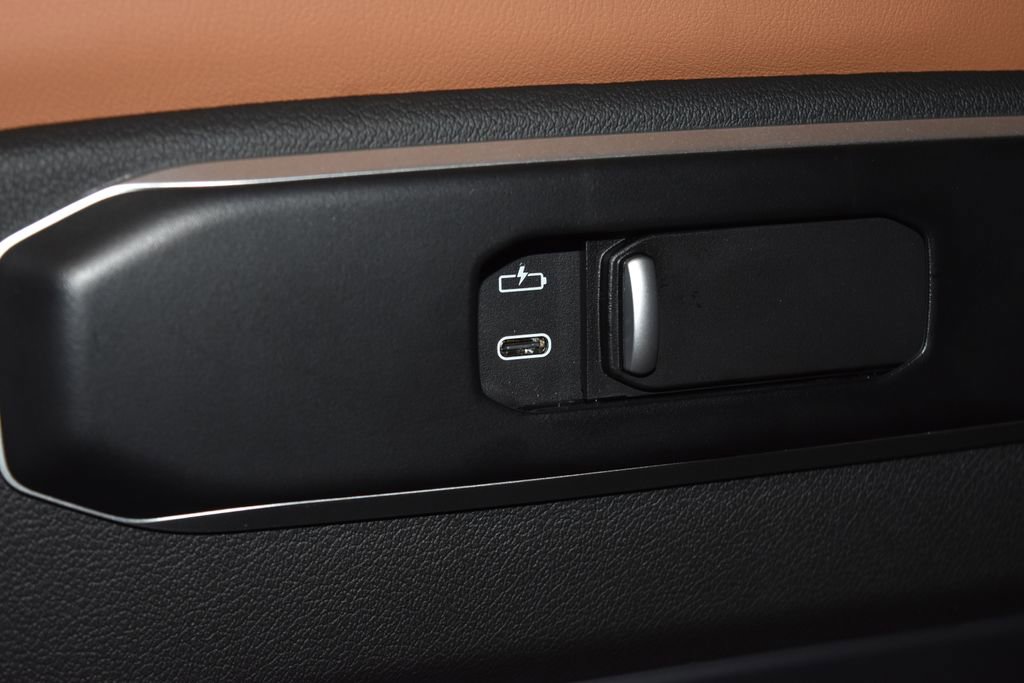 Certified 2025 BMW X7 xDrive40i image 21