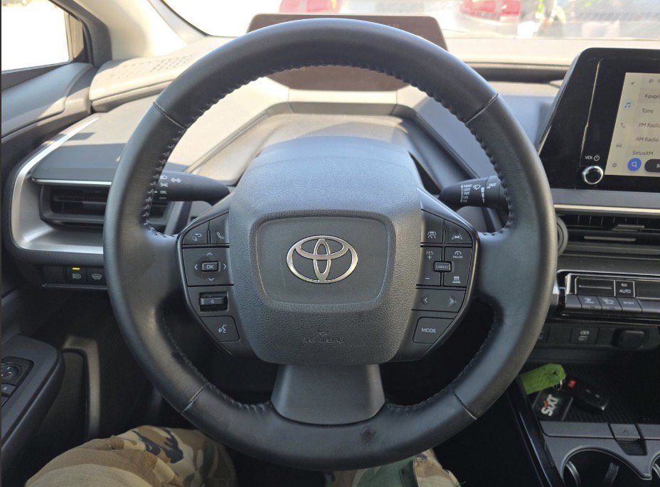 Used 2025 Toyota Prius LE FWD image 11