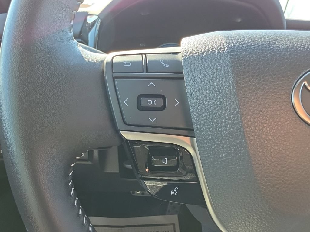 Used 2025 Toyota Camry SE FWD image 17