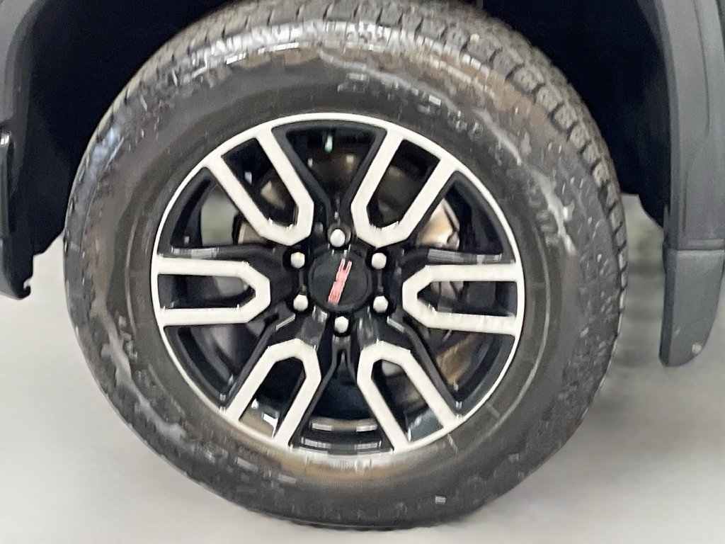 Used 2025 GMC Sierra 1500 AT4 w/ AT4 Premium Package AWD/4WD image 33