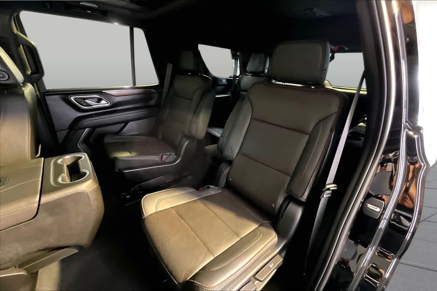 Used 2023 Chevrolet Tahoe High Country w/ Premium Package 2 AWD/4WD image 21