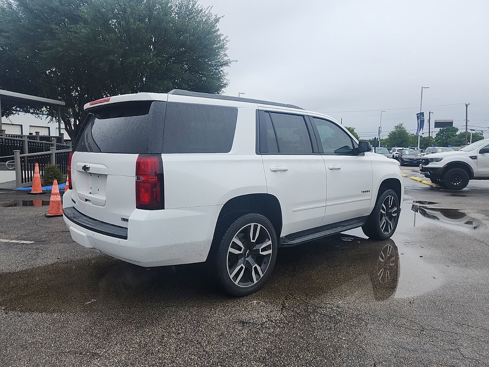 Used 2018 Chevrolet Tahoe Premier image 3