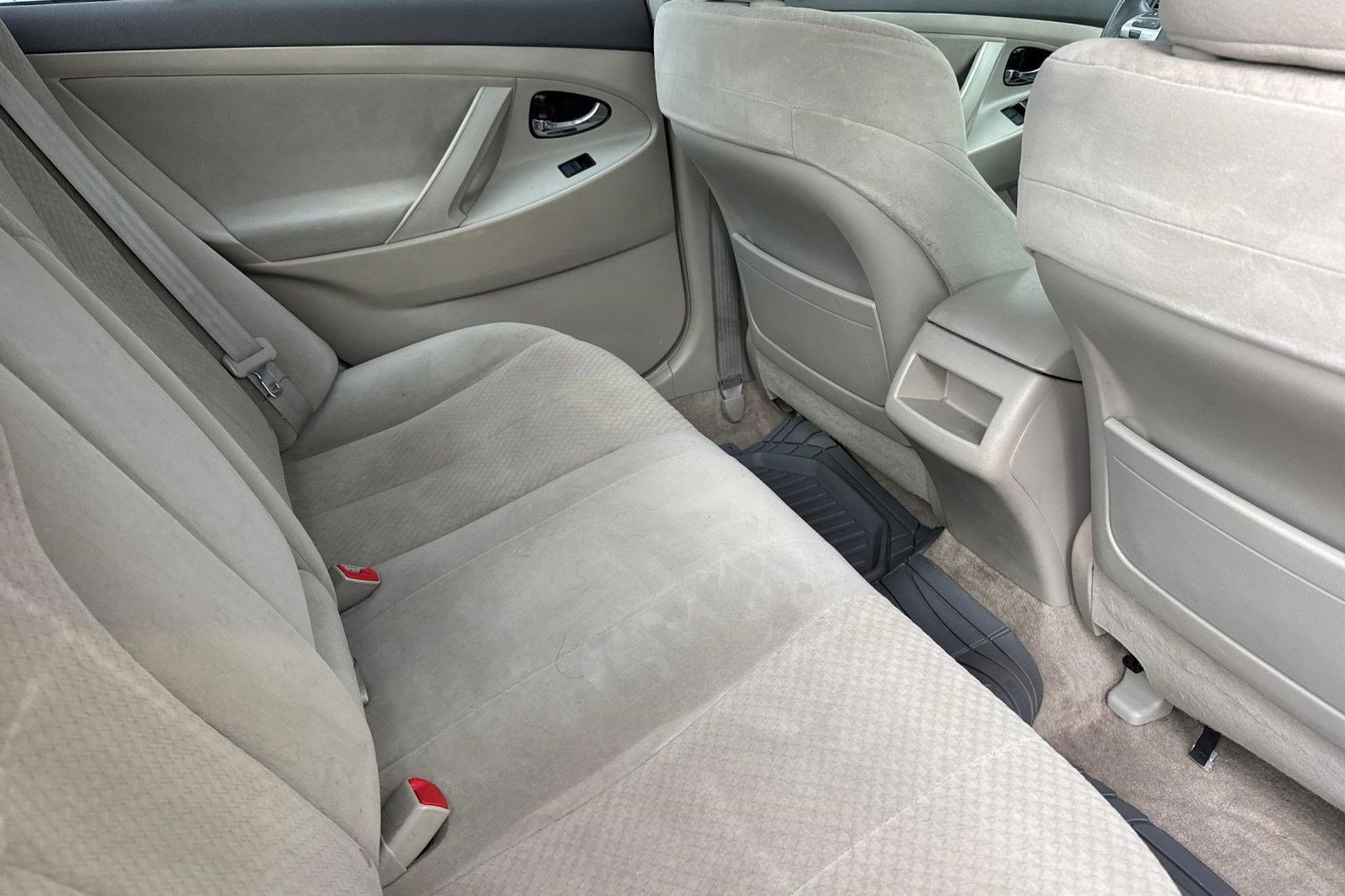 Used 2009 Toyota Camry LE image 28