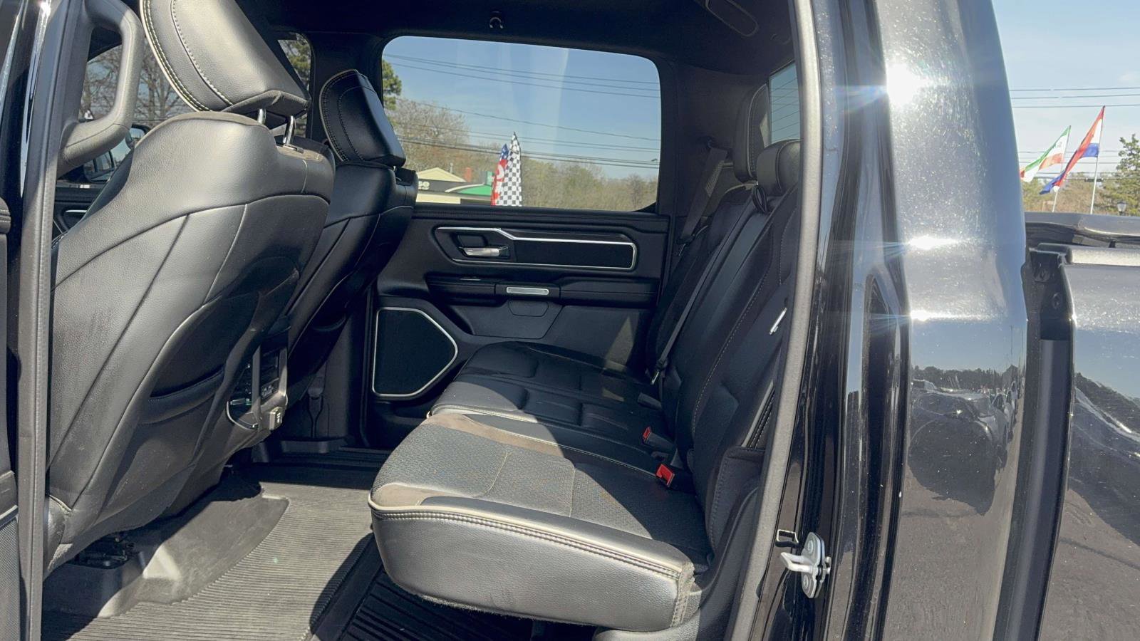 Used 2023 RAM 1500 Laramie AWD/4WD image 17
