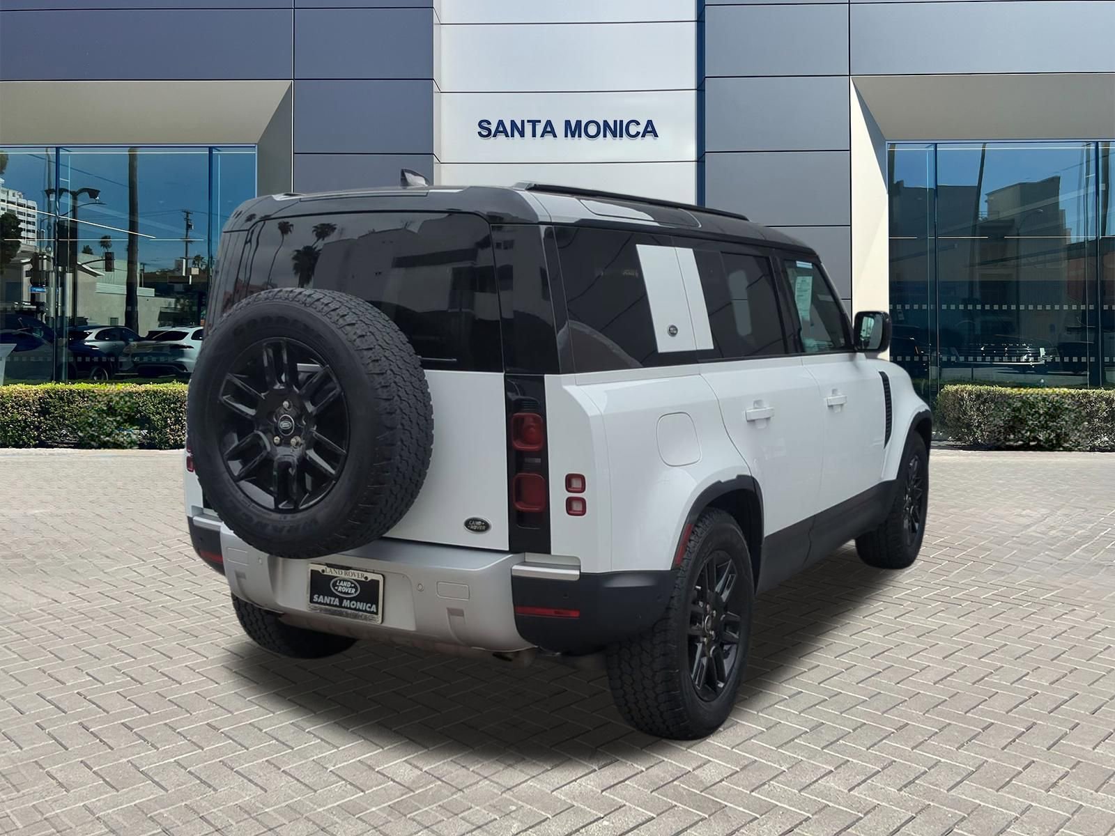 Used 2023 Land Rover Defender 110 SE AWD/4WD image 5