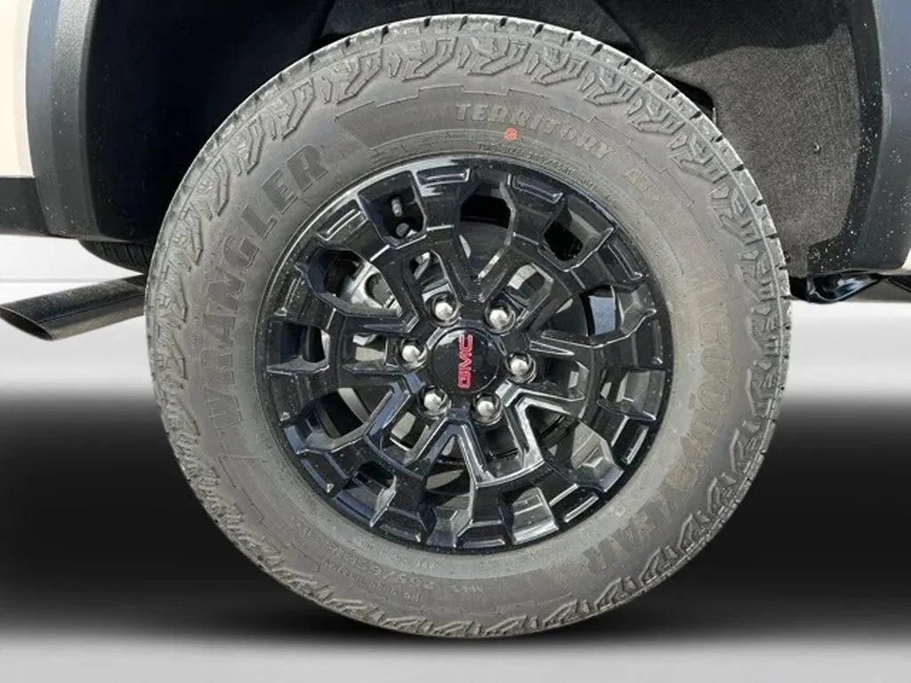 New 2026 GMC Canyon Elevation w/ LPO, Black Badging Package RWD image 37