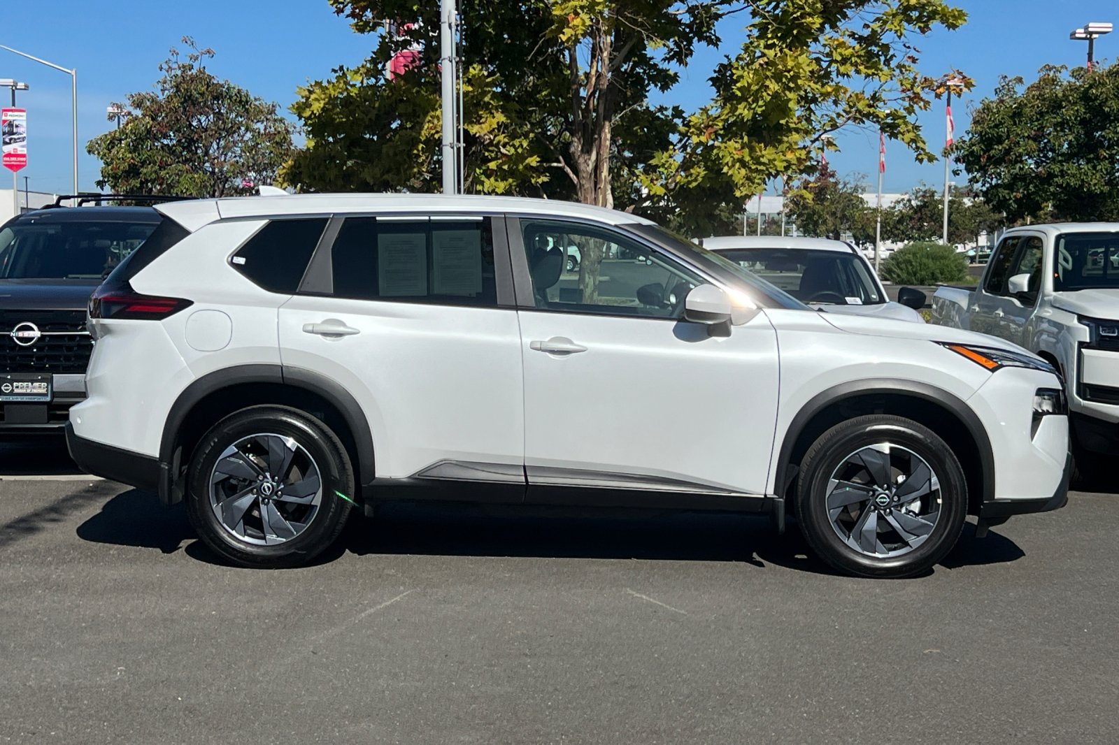Certified 2026 Nissan Rogue SV FWD image 3