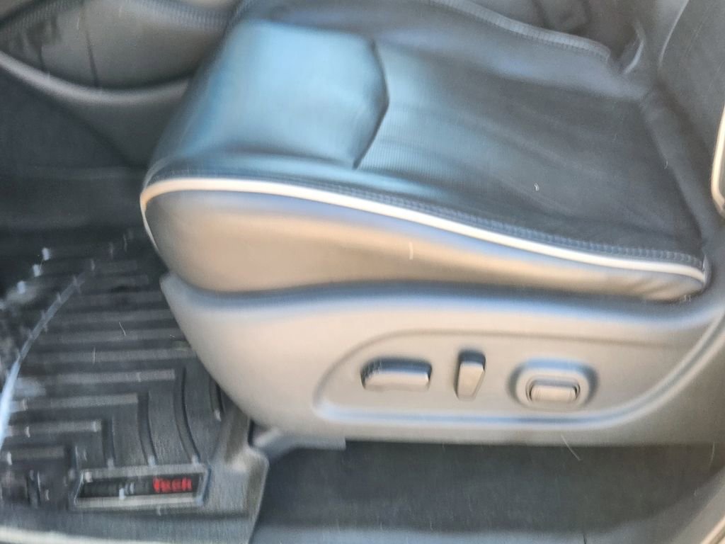 Used 2019 INFINITI QX60 Luxe w/ Essential Package image 8