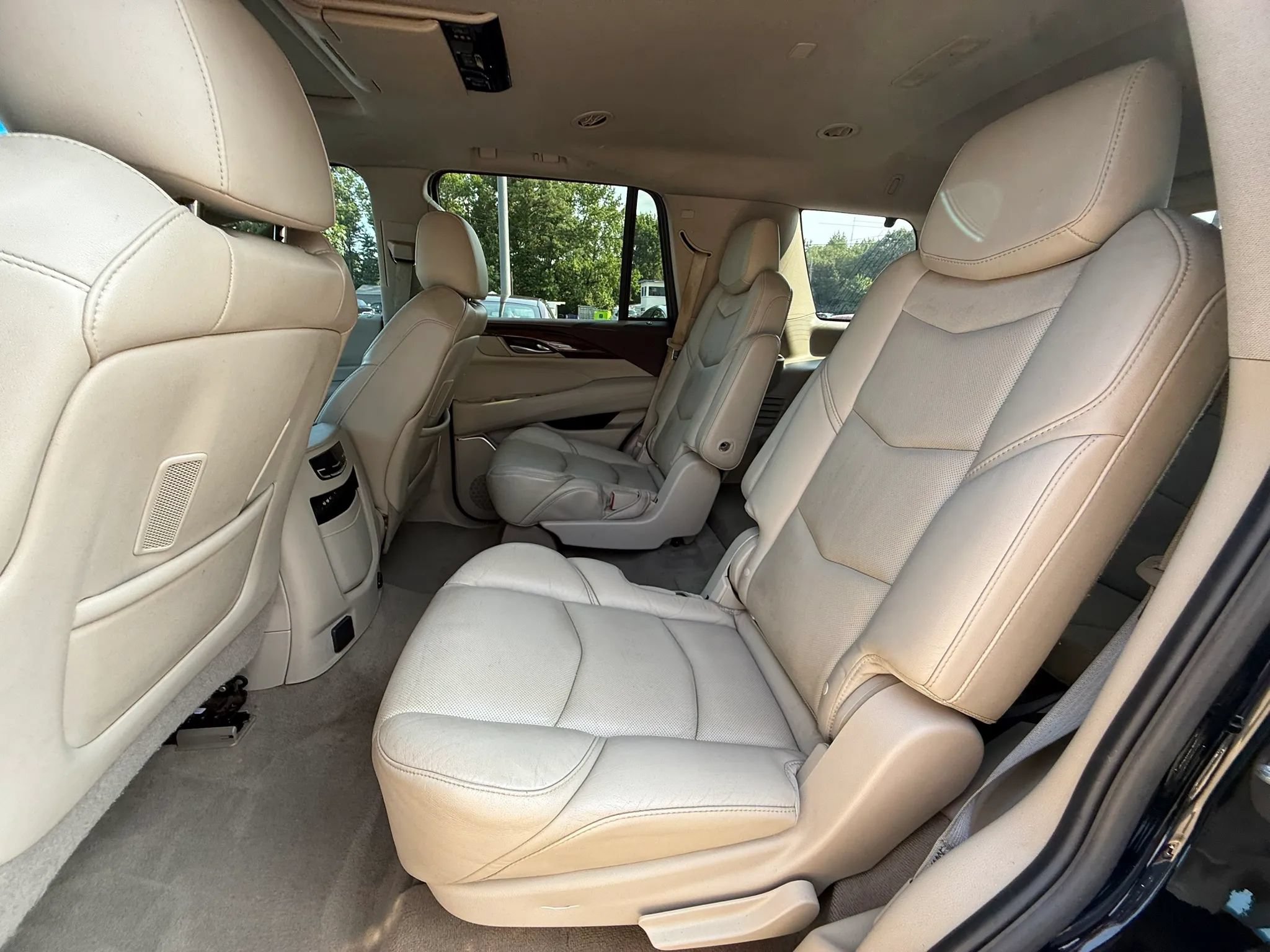 Used 2016 Cadillac Escalade Luxury AWD/4WD image 28