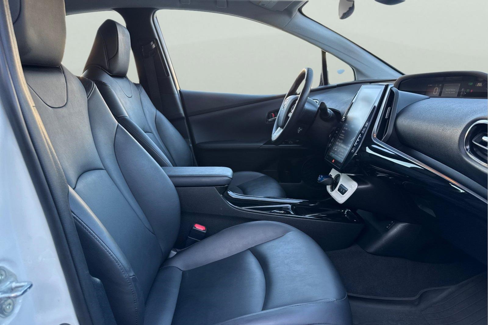 Used 2017 Toyota Prius Prime Advanced image 21