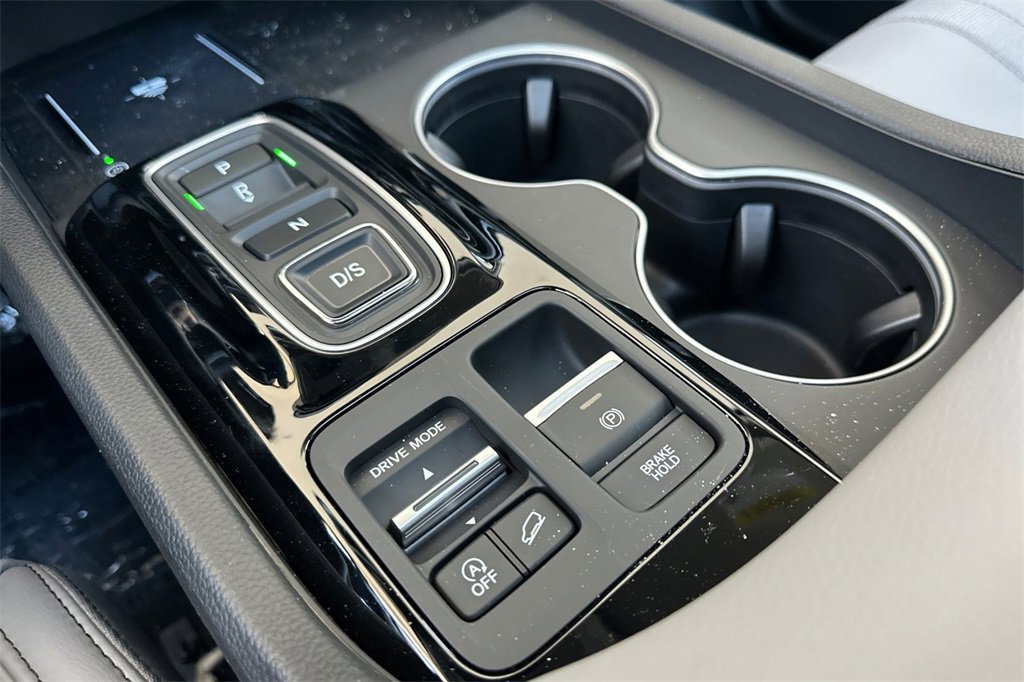 New 2025 Honda Pilot Touring image 24