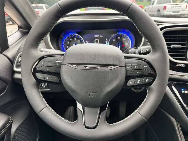 New 2027 Chrysler Pacifica Limited FWD image 16