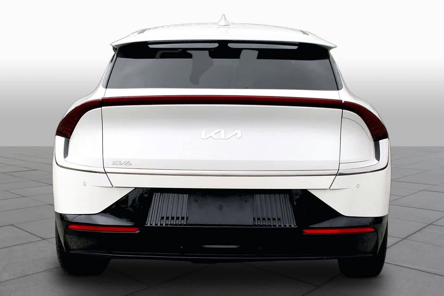 Used 2022 Kia EV6 Wind RWD image 4