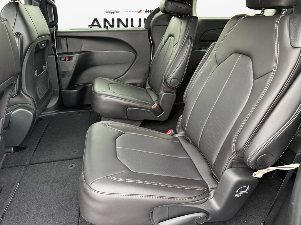 New 2026 Chrysler Pacifica Select FWD image 13