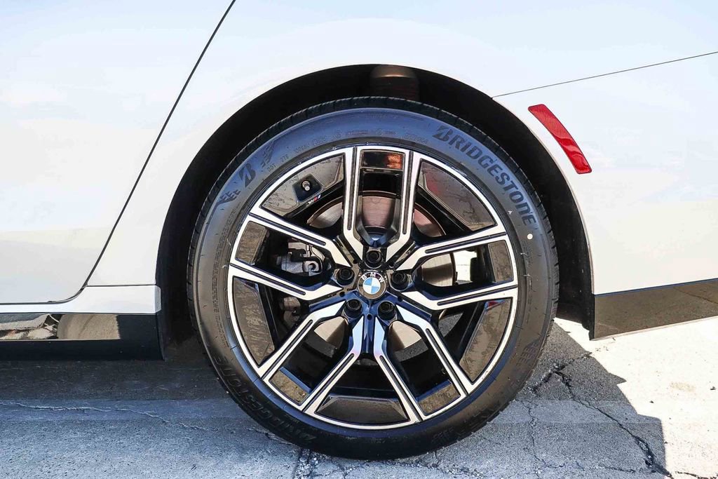 Used 2025 BMW 740i xDrive image 10