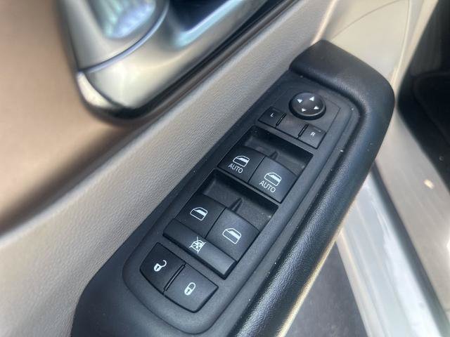 Used 2022 Chrysler Voyager LX FWD image 31