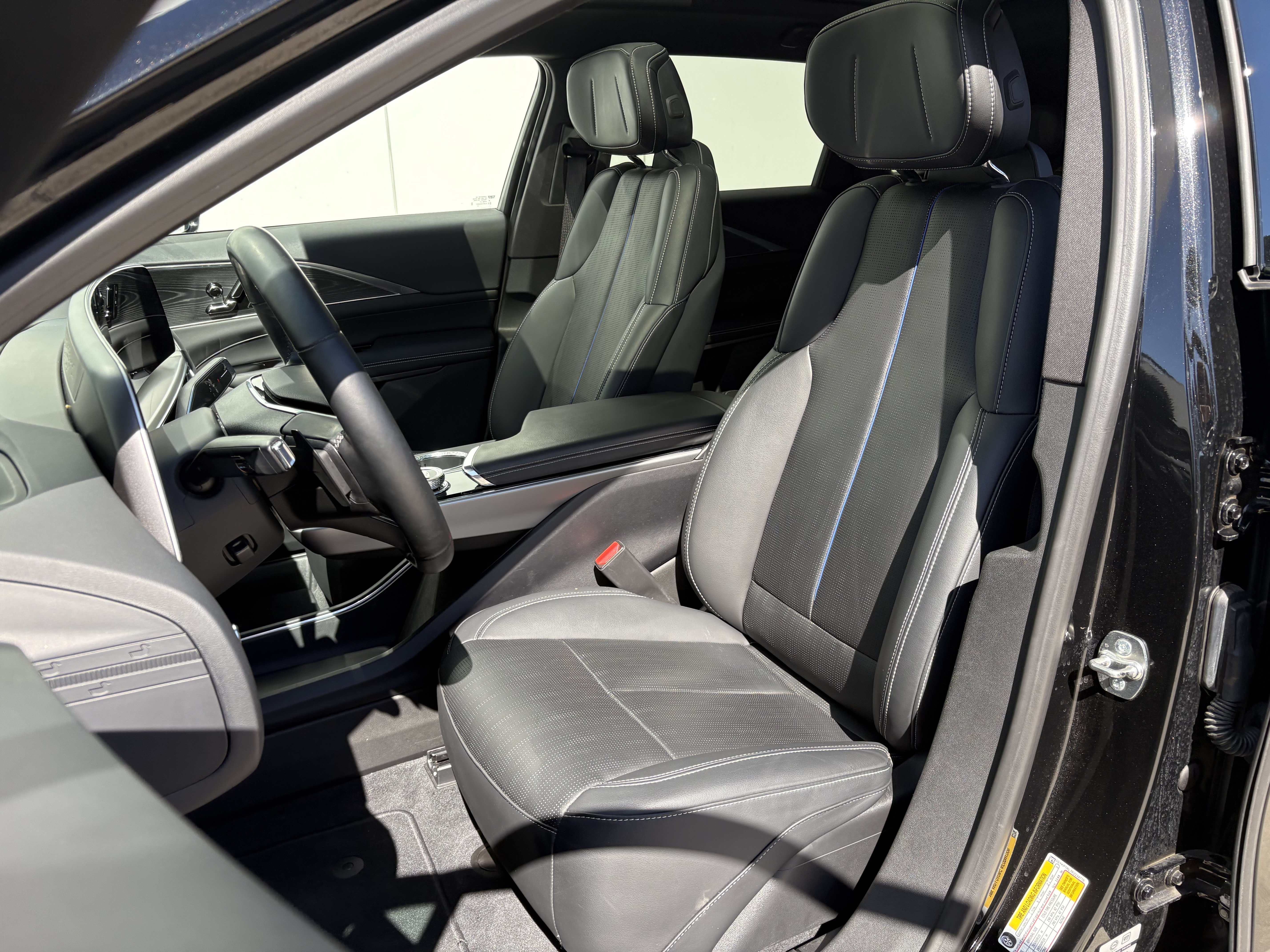 Used 2024 Cadillac Lyriq Sport AWD/4WD image 11