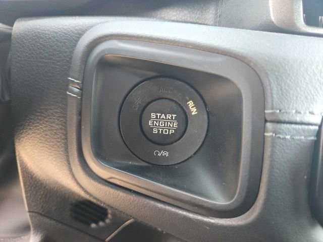 Used 2025 Jeep Wrangler Unlimited Rubicon 4xe w/ Convenience Group AWD/4WD image 18