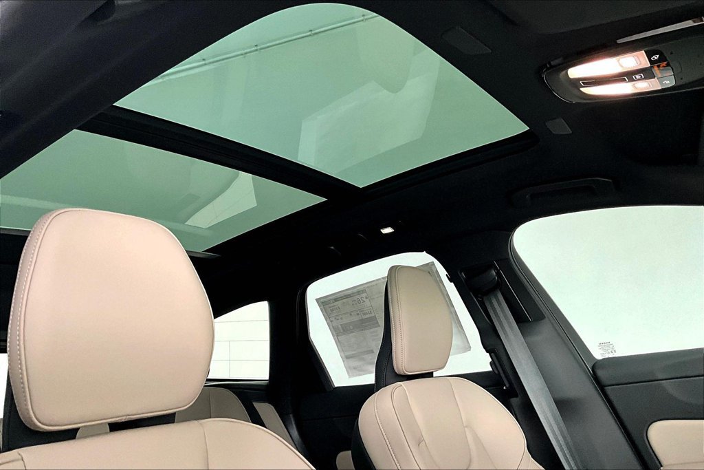 New 2026 Volvo XC60 B5 Plus w/ Protection Package Premier AWD/4WD image 22