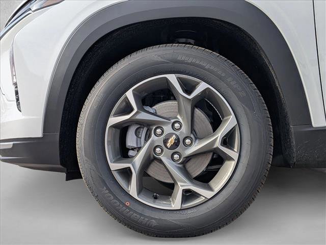 New 2026 Chevrolet Trax LT w/ Sunroof Package image 18