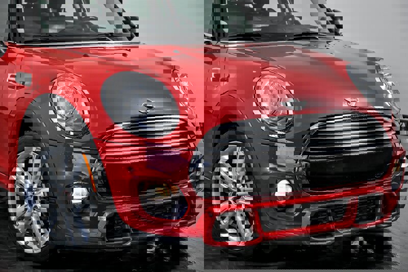 Used 2015 MINI Cooper 4-Door Hardtop image 2