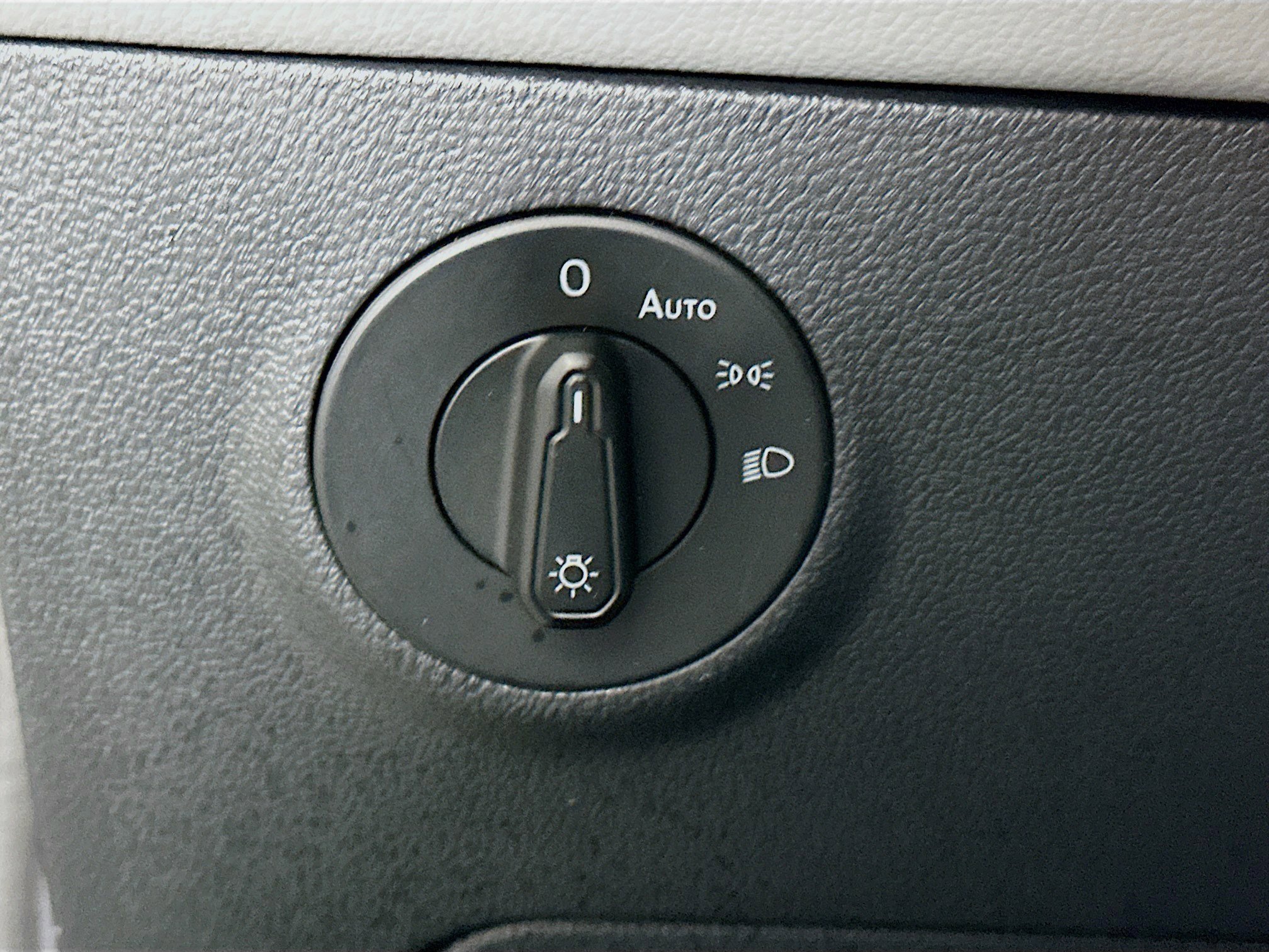 Used 2024 Volkswagen Taos SE image 17