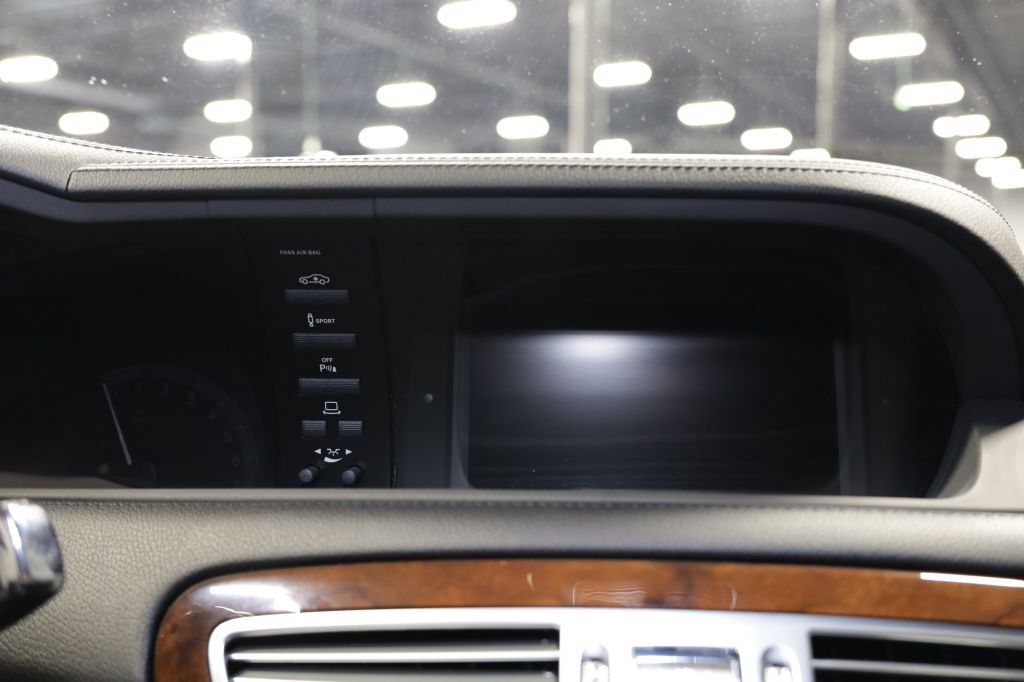 Used 2013 Mercedes-Benz CL 550 4MATIC image 28