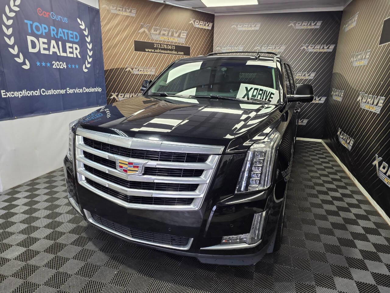Used 2018 Cadillac Escalade ESV Luxury AWD/4WD image 2