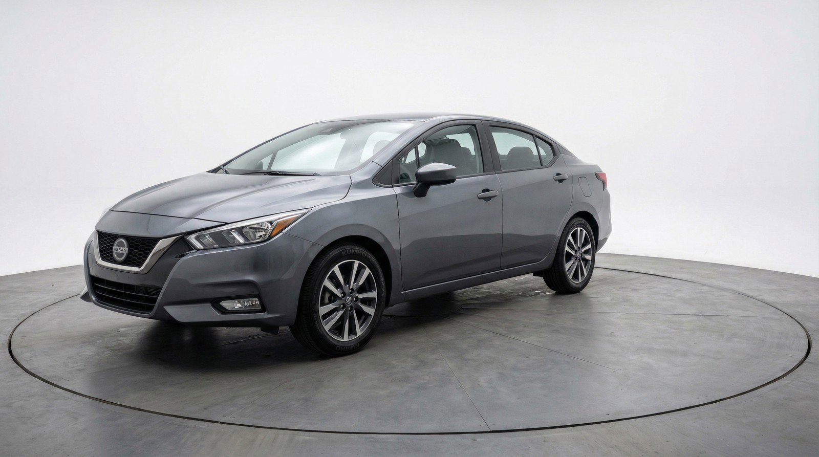 Used 2025 Nissan Versa SV image 3