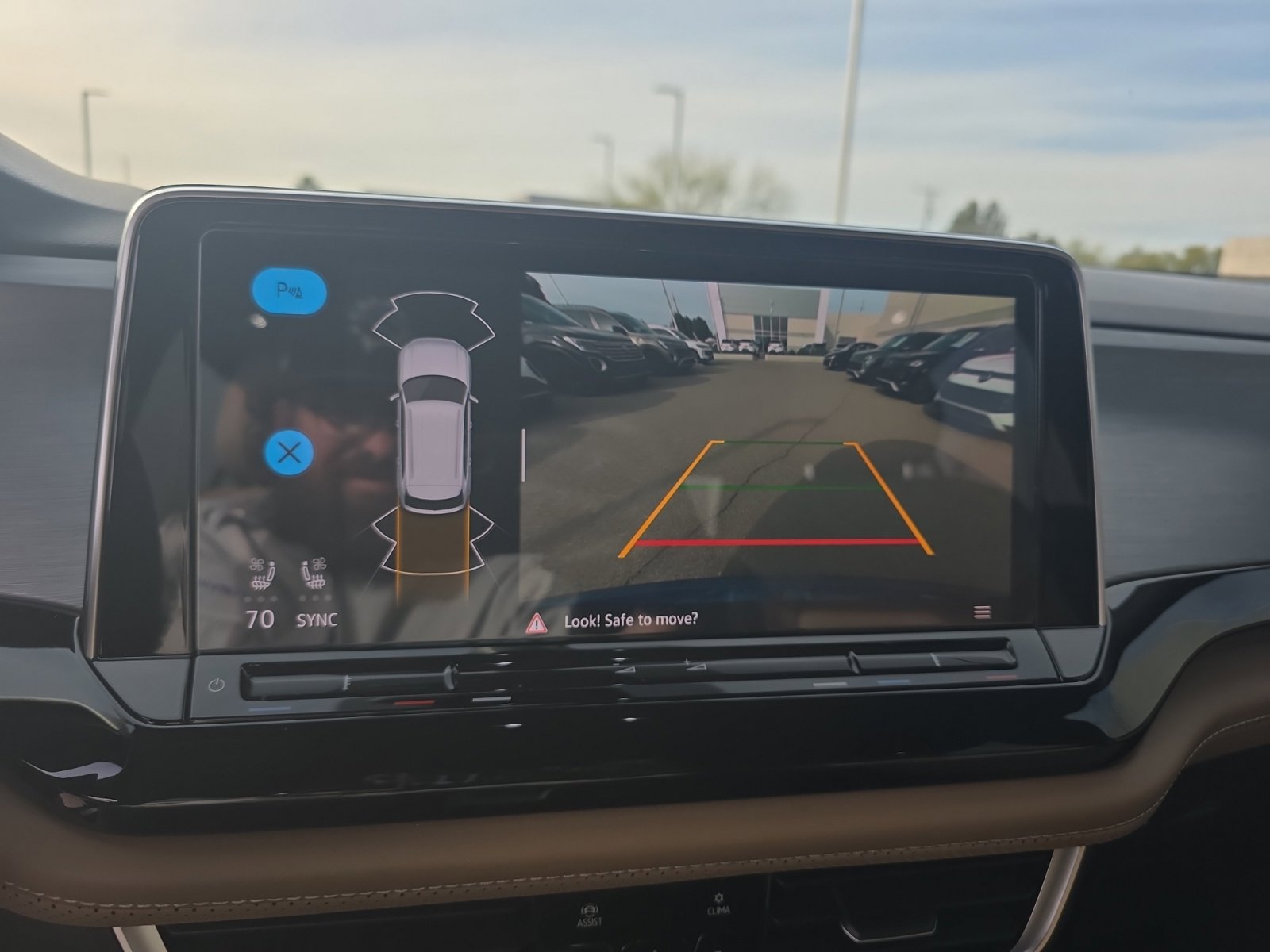 Certified 2024 Volkswagen Atlas Cross Sport SE image 29